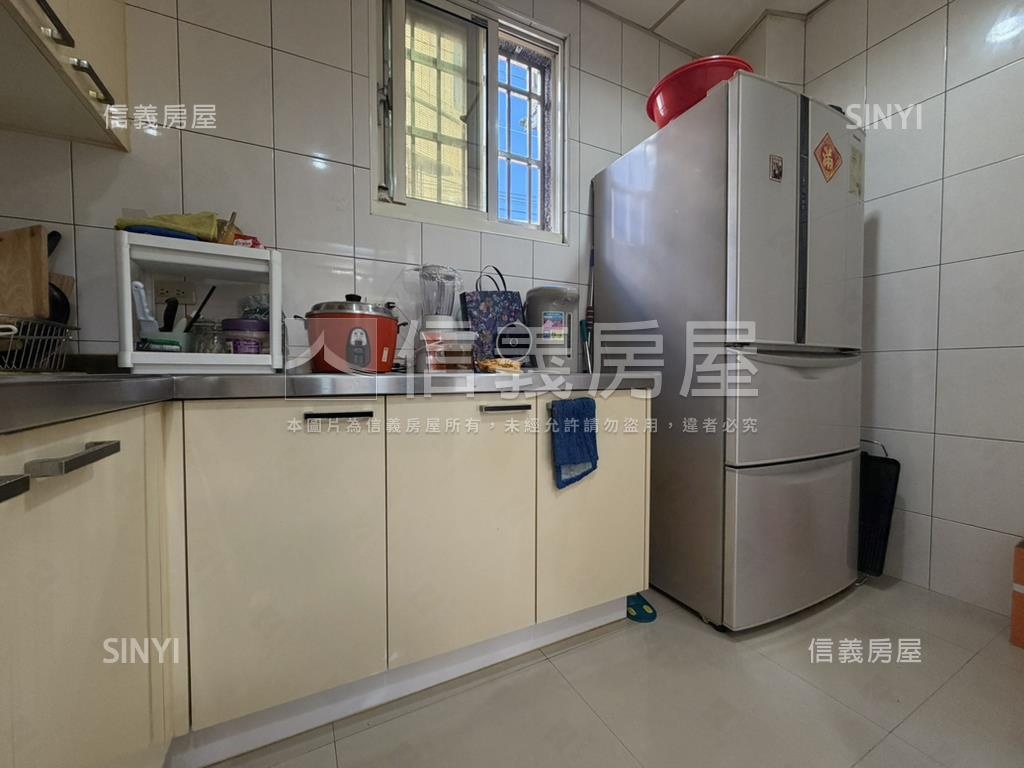 近商圈邊間大地坪透套房屋室內格局與周邊環境