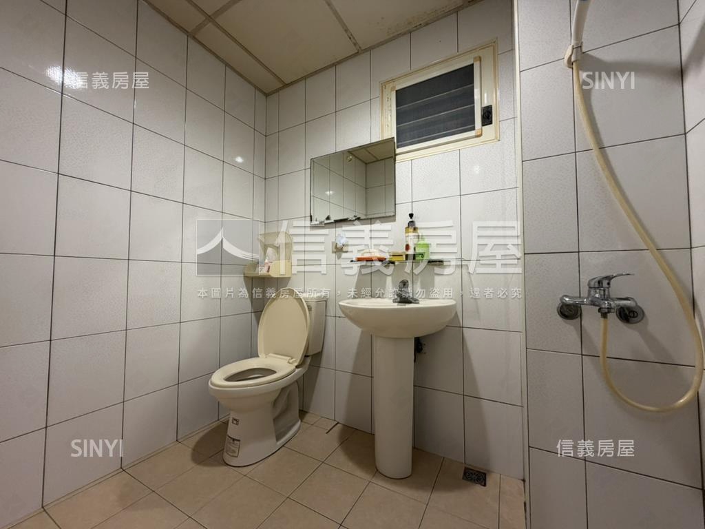 近商圈邊間大地坪透套房屋室內格局與周邊環境