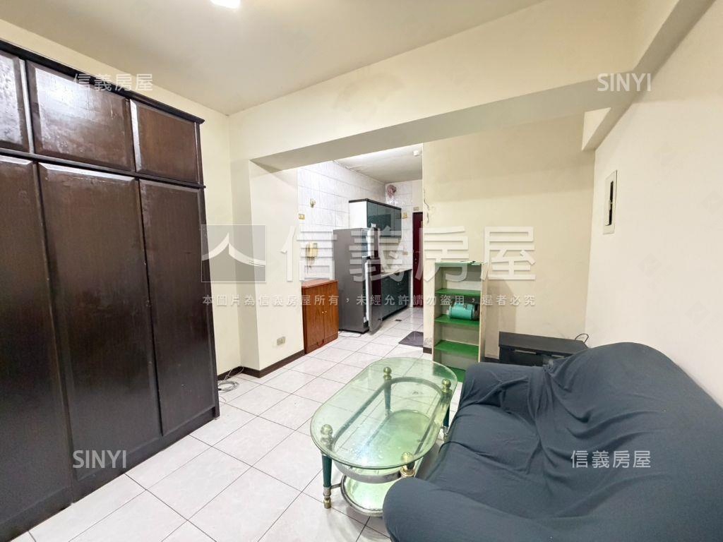 板橋車站電梯大套房房屋室內格局與周邊環境