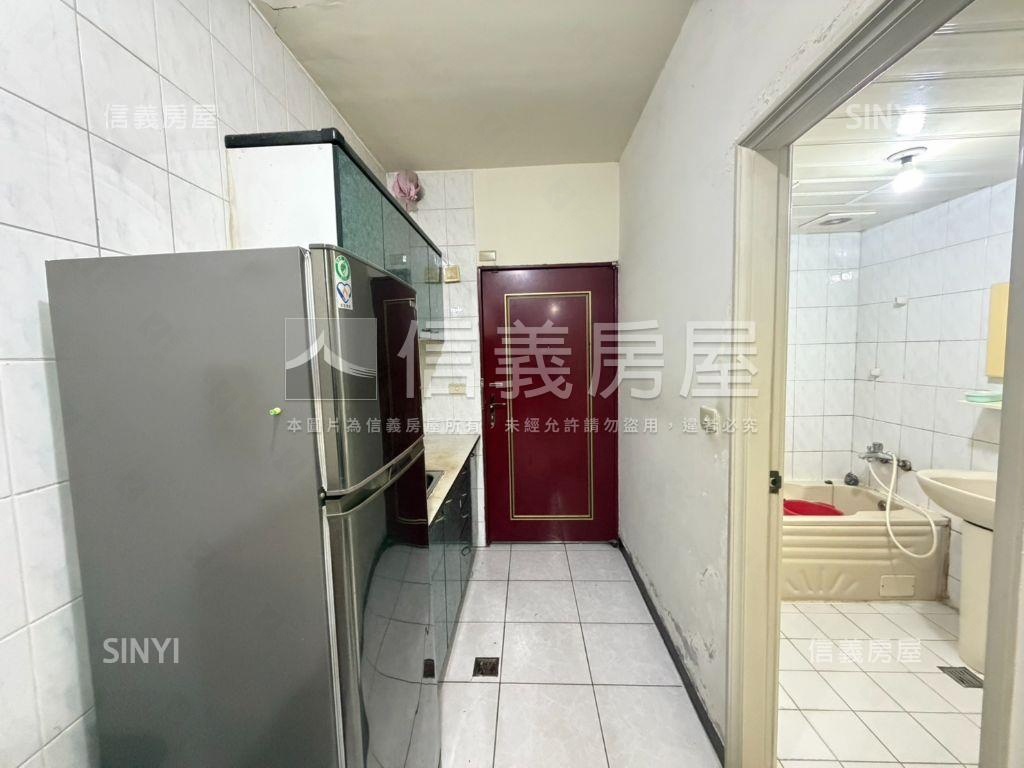 板橋車站電梯大套房房屋室內格局與周邊環境