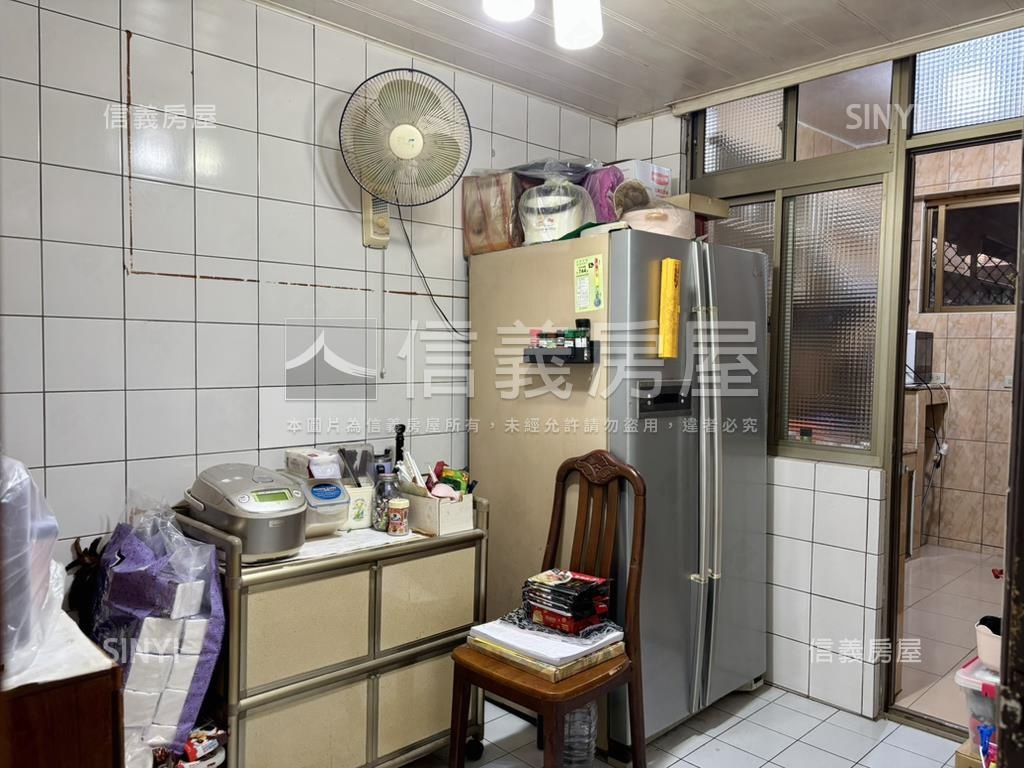 茄興街邊間一樓房屋室內格局與周邊環境