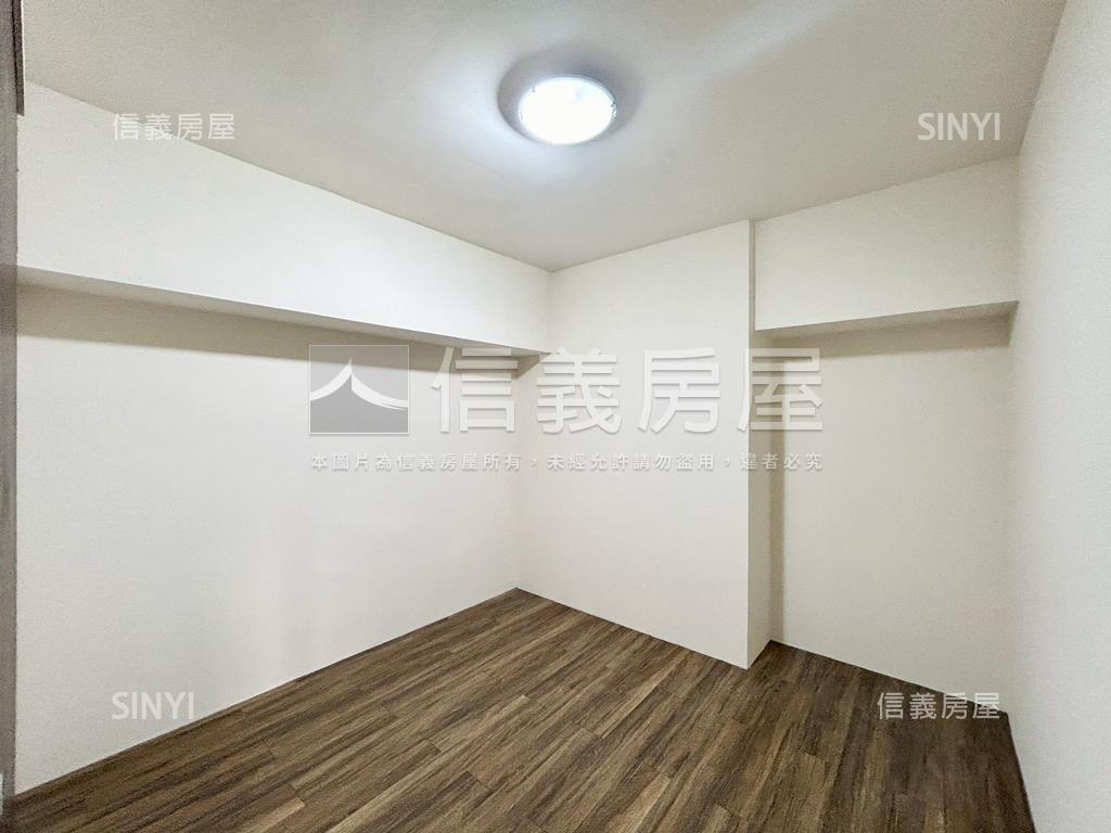 公園對面的瑪奇朵附車位房屋室內格局與周邊環境