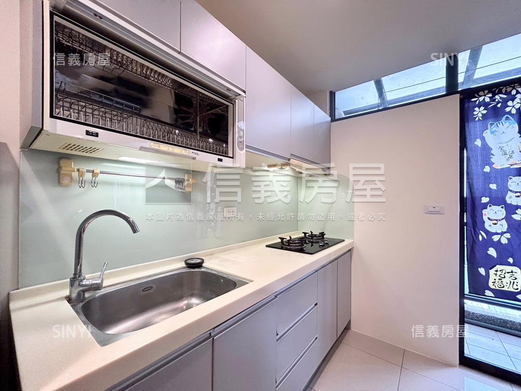 公園對面的瑪奇朵附車位房屋室內格局與周邊環境