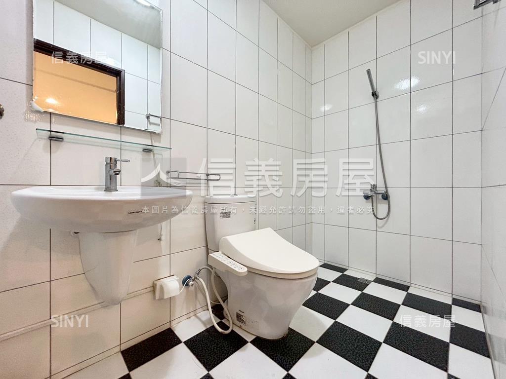 公園對面的瑪奇朵附車位房屋室內格局與周邊環境