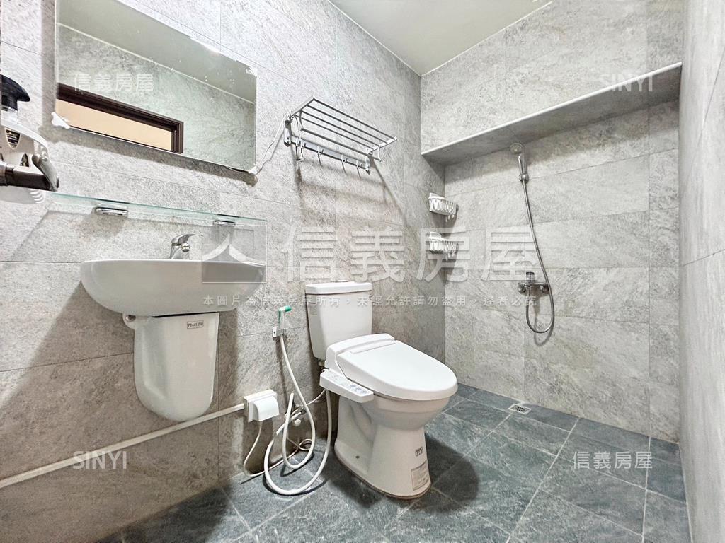 公園對面的瑪奇朵附車位房屋室內格局與周邊環境