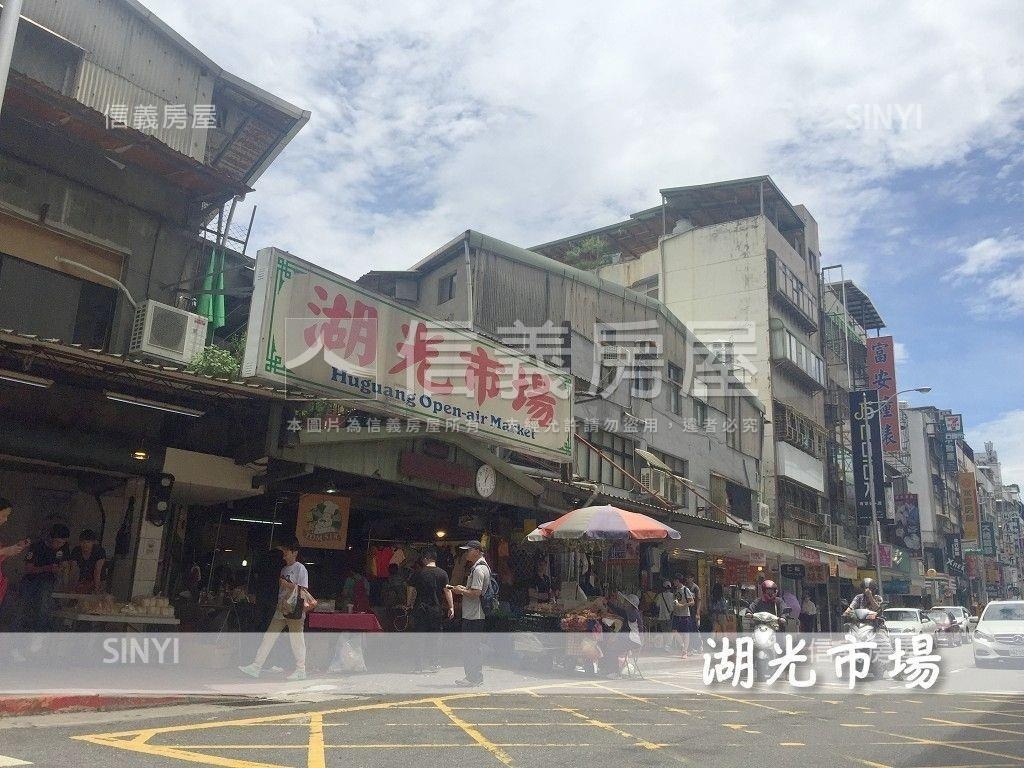 捷運巨星黃金面寬店面出售房屋室內格局與周邊環境