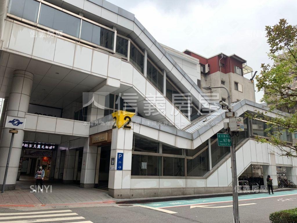 捷運巨星黃金面寬店面出售房屋室內格局與周邊環境