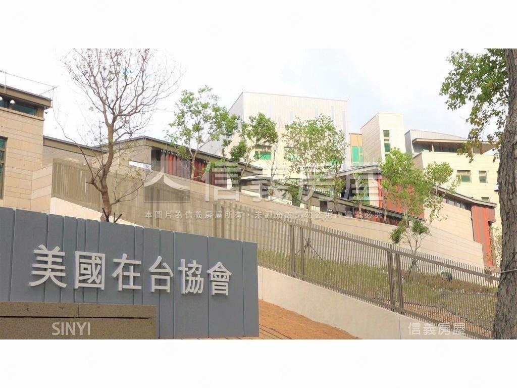 捷運巨星黃金面寬店面出售房屋室內格局與周邊環境