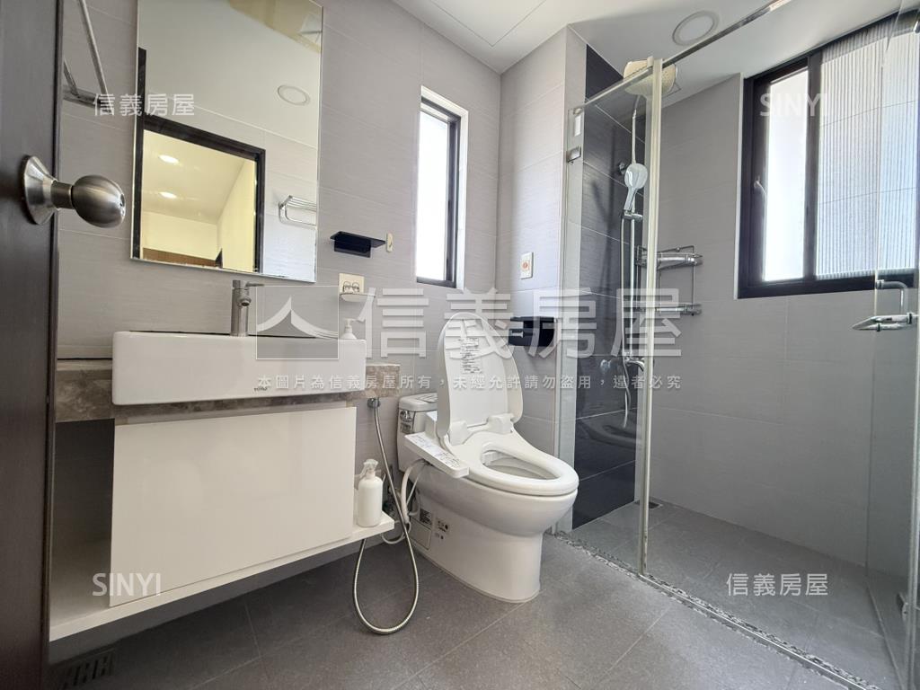 中西區次頂樓２房有平車房屋室內格局與周邊環境