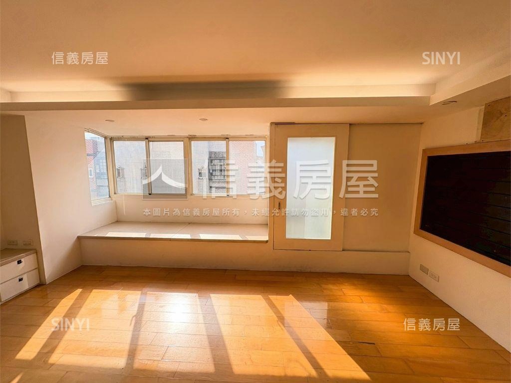 面１０１電梯管理兩房兩衛房屋室內格局與周邊環境