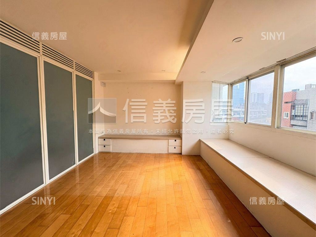 面１０１電梯管理兩房兩衛房屋室內格局與周邊環境