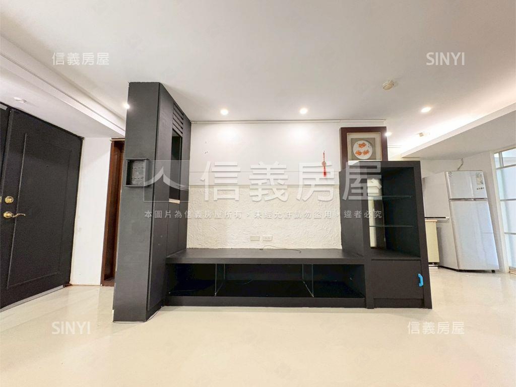 面１０１電梯管理兩房兩衛房屋室內格局與周邊環境