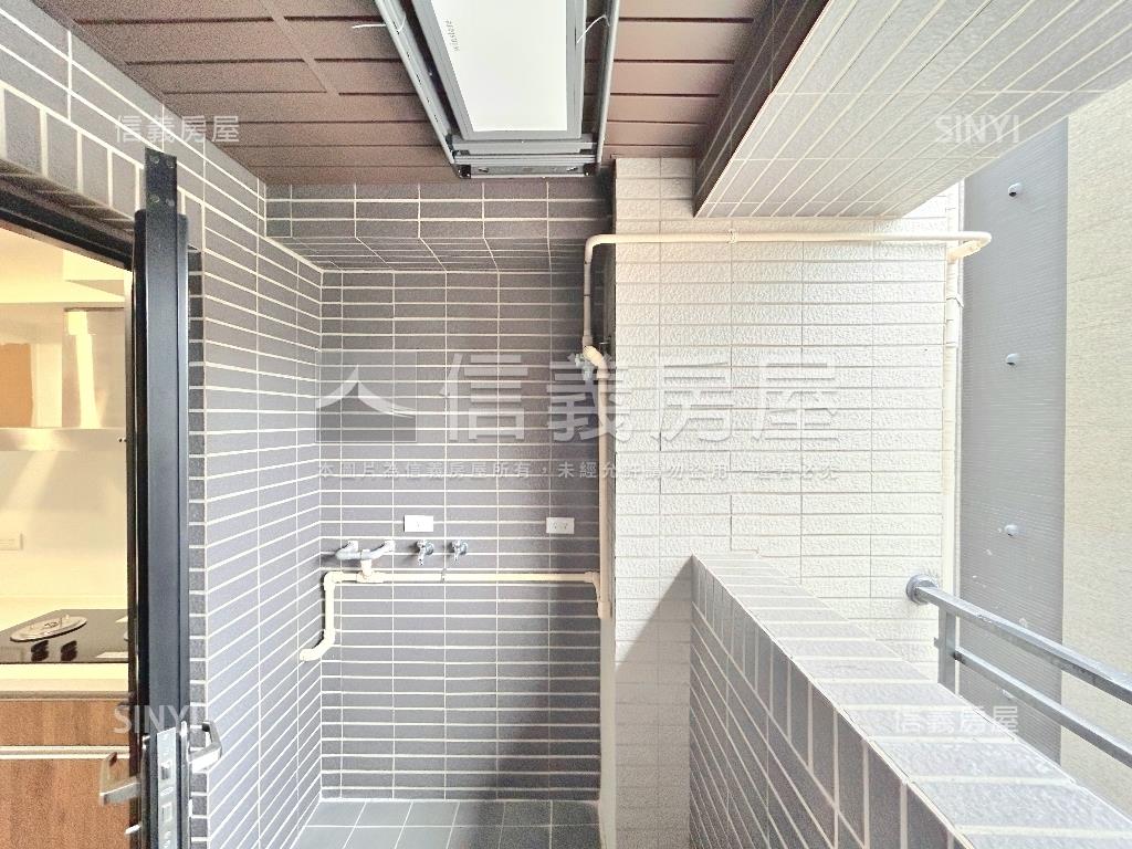 忠孝苑夕陽景觀正２房２衛房屋室內格局與周邊環境