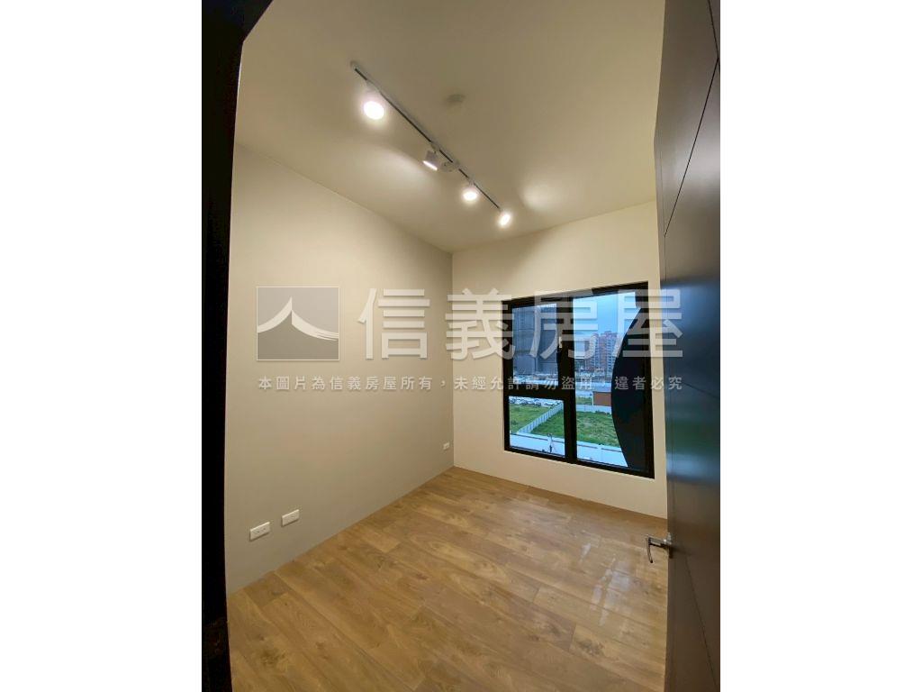 ★專任御中央３極品美三房房屋室內格局與周邊環境