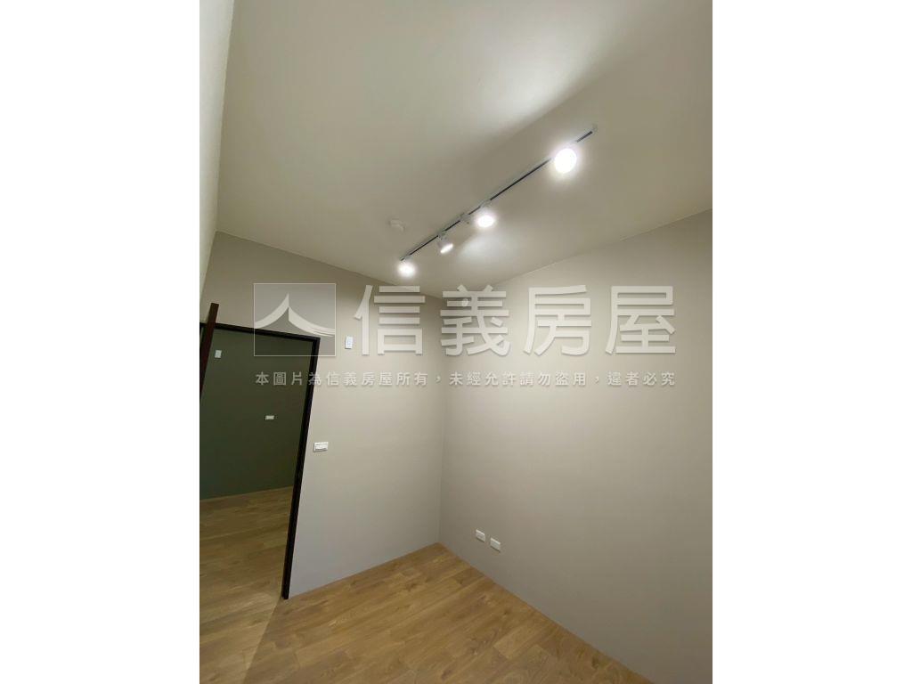 ★專任御中央３極品美三房房屋室內格局與周邊環境