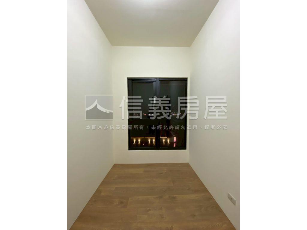 ★專任御中央３極品美三房房屋室內格局與周邊環境