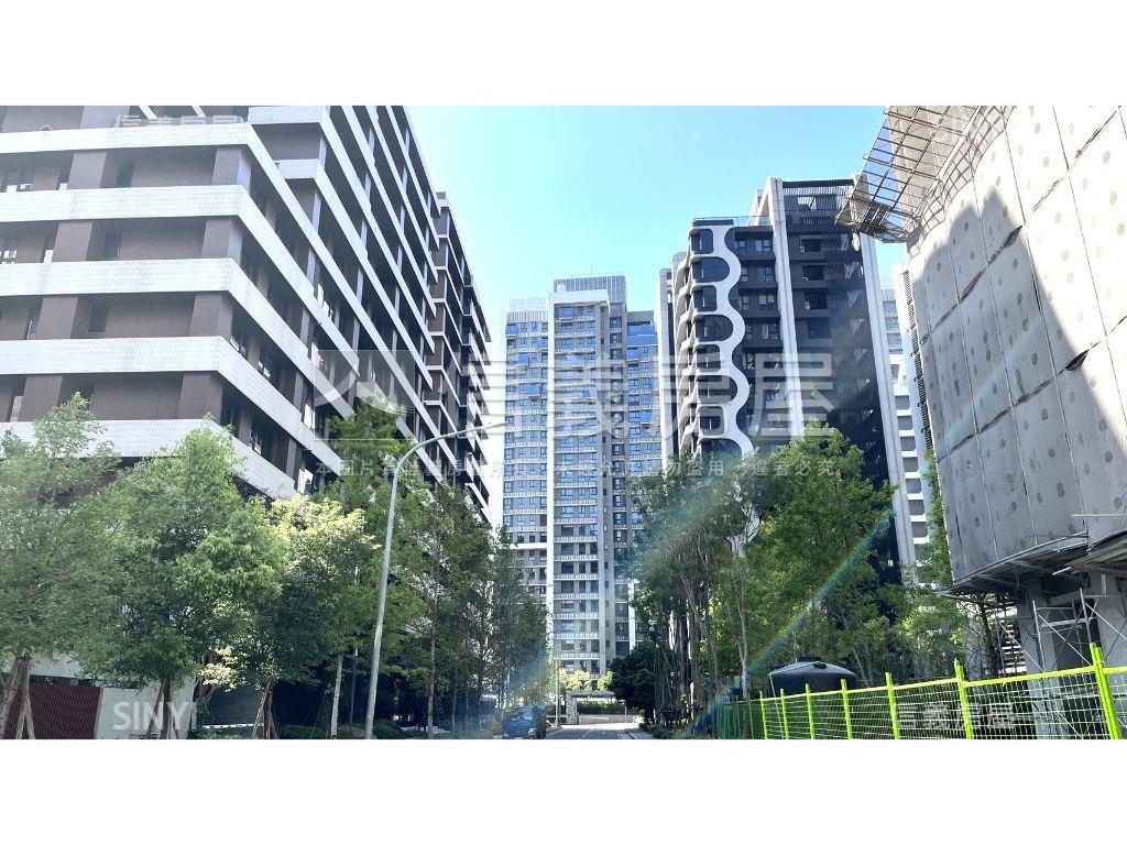 ★專任御中央３極品美三房房屋室內格局與周邊環境