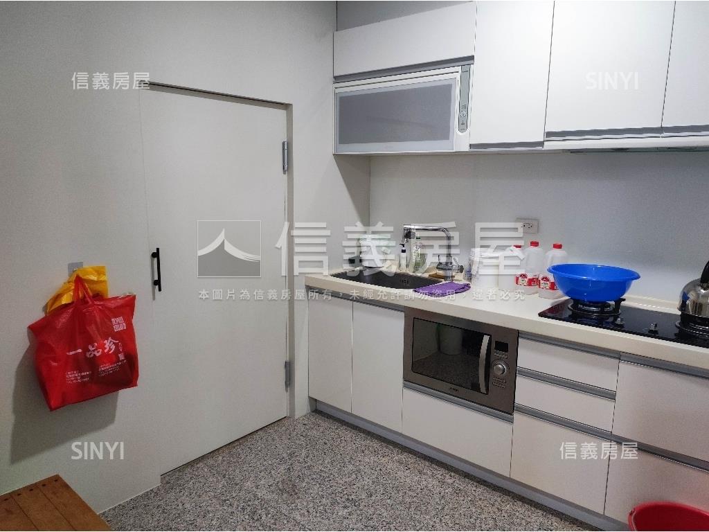 增值可期帶租約金店面房屋室內格局與周邊環境