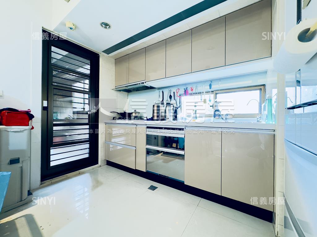 仁愛真善美典雅四房車位房屋室內格局與周邊環境