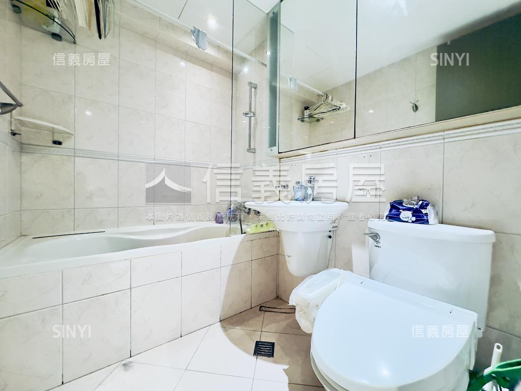 仁愛真善美典雅四房車位房屋室內格局與周邊環境