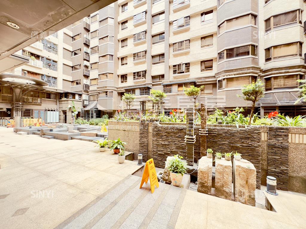 仁愛真善美典雅四房車位房屋室內格局與周邊環境