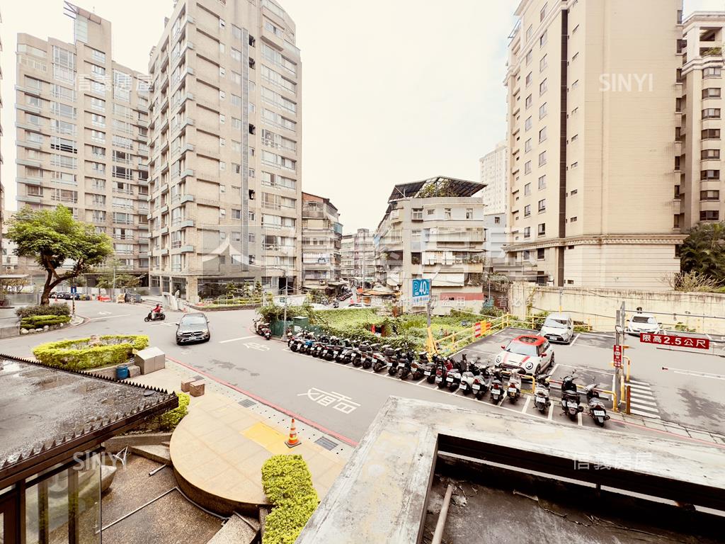 仁愛真善美典雅四房車位房屋室內格局與周邊環境