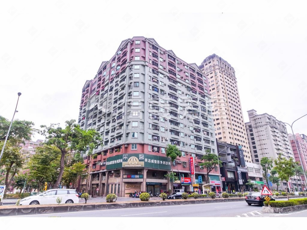 河堤當代國寶三房美宅房屋室內格局與周邊環境