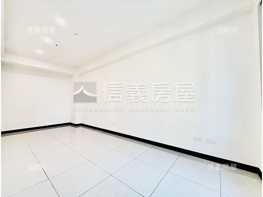 急售高鐵之星２房平面車位房屋室內格局與周邊環境