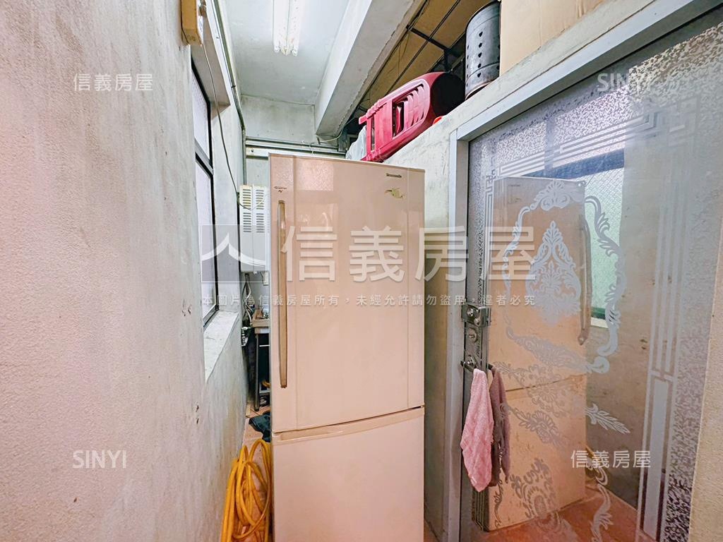 近板橋邊間方便停車一樓房屋室內格局與周邊環境