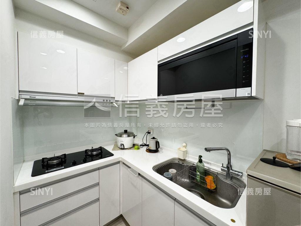 高雄站前高樓採光兩房房屋室內格局與周邊環境