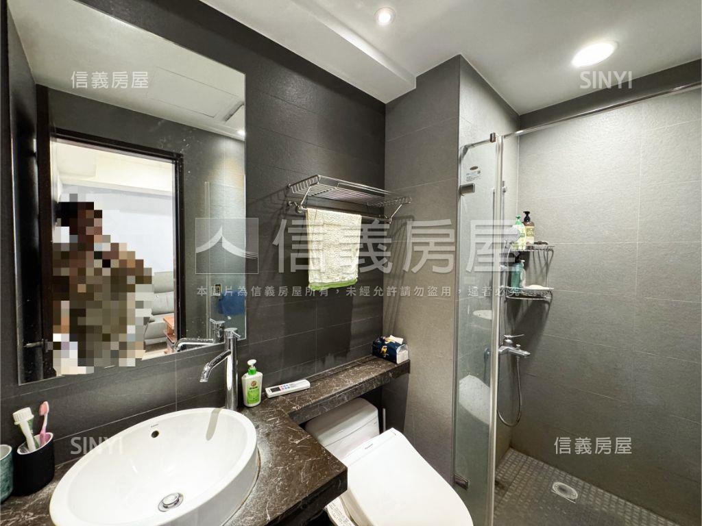 高雄站前高樓採光兩房房屋室內格局與周邊環境