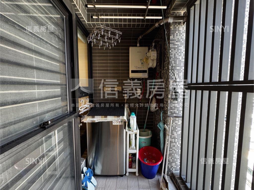 高雄站前高樓採光兩房房屋室內格局與周邊環境