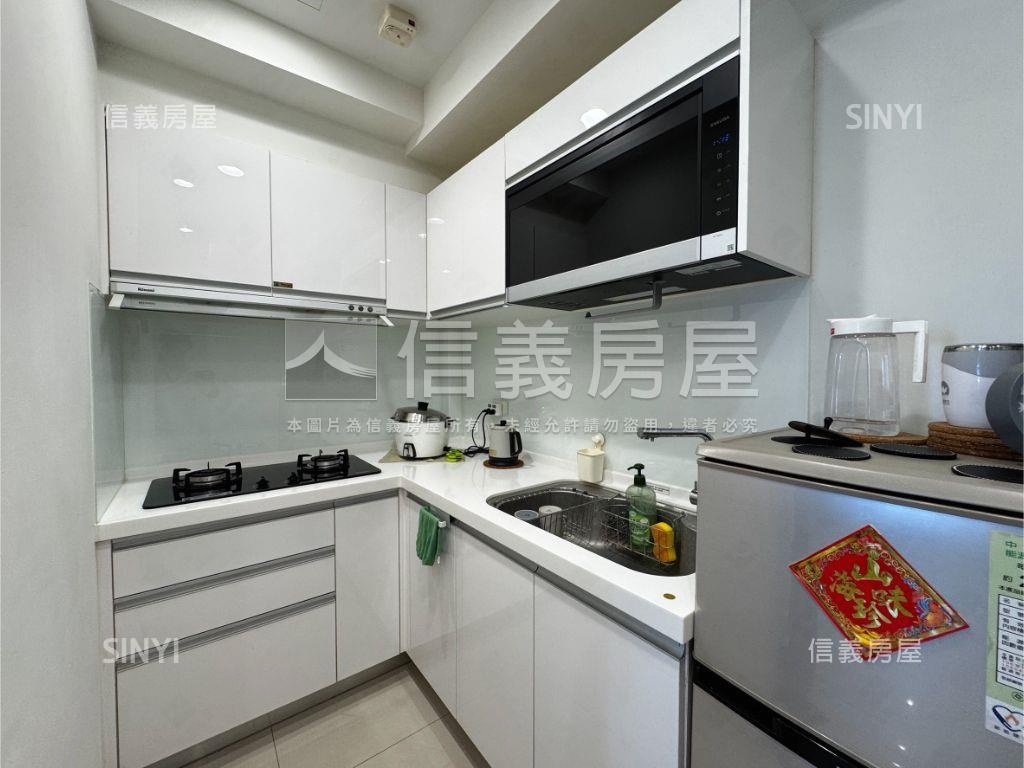 高雄站前高樓採光兩房房屋室內格局與周邊環境