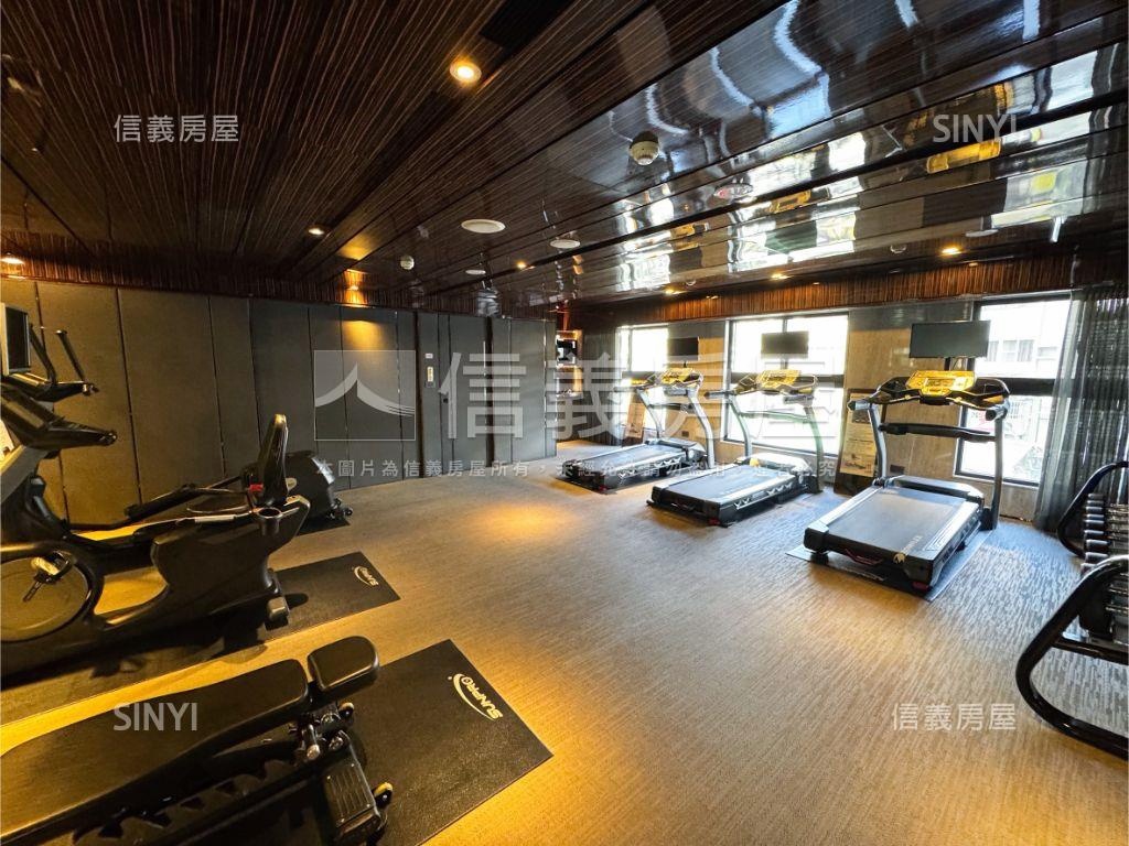 高雄站前高樓採光兩房房屋室內格局與周邊環境