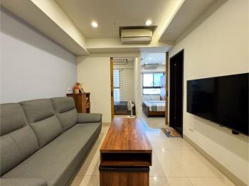 高雄站前高樓採光兩房