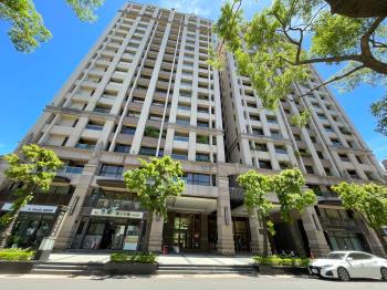 藝文首璽景觀宅雙平面車位