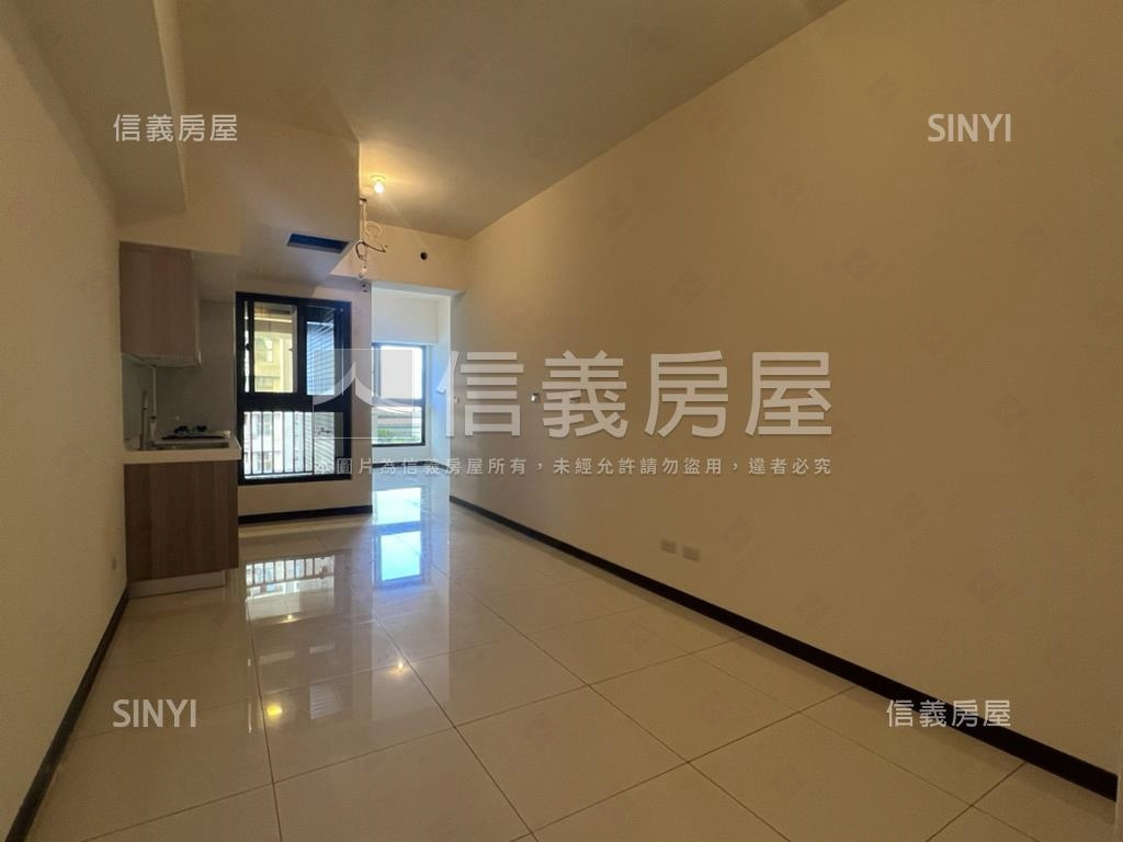 尊榮芳洲三房坡平車位房屋室內格局與周邊環境