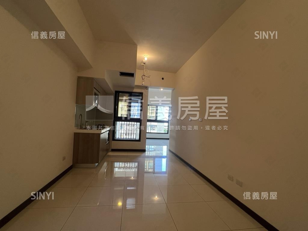尊榮芳洲三房坡平車位房屋室內格局與周邊環境
