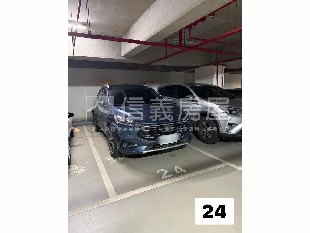 南港力麒藍調坡平車位２４房屋室內格局與周邊環境