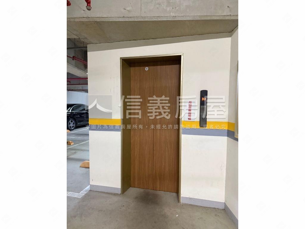 南港力麒藍調坡平車位２４房屋室內格局與周邊環境