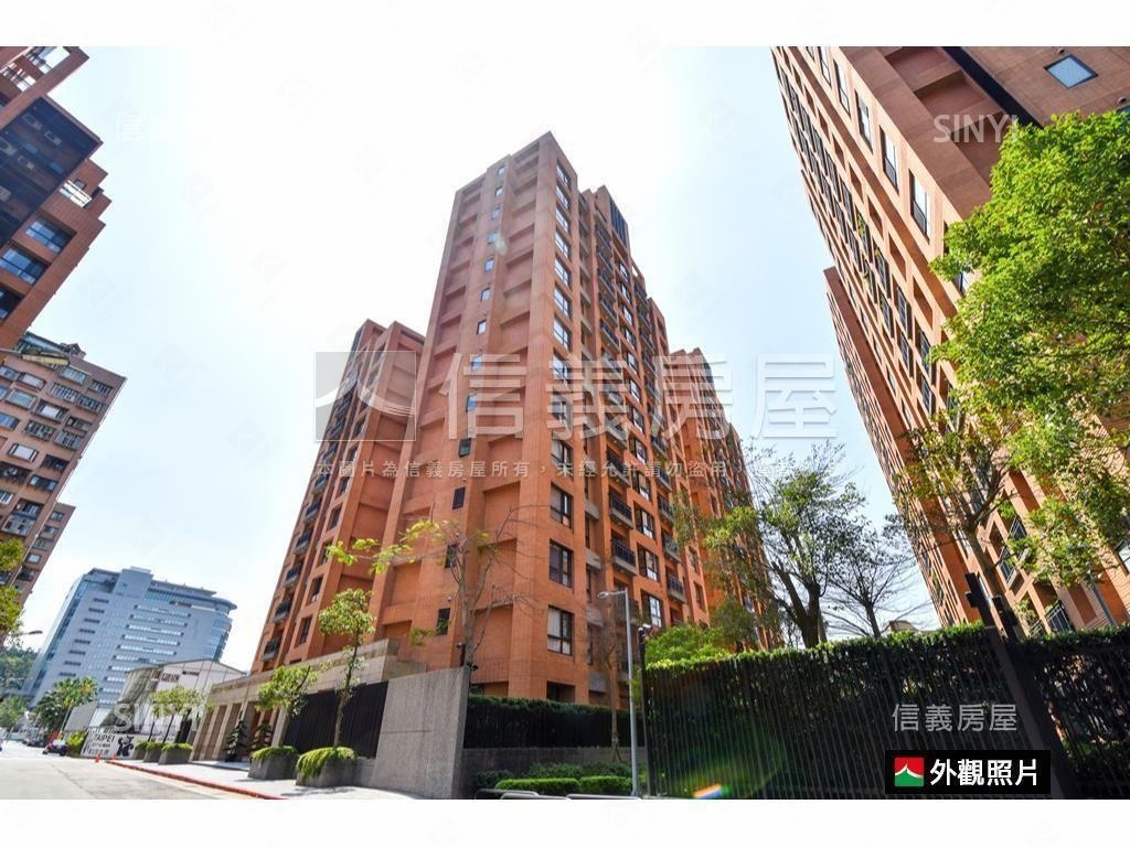 南港力麒藍調坡平車位２４房屋室內格局與周邊環境