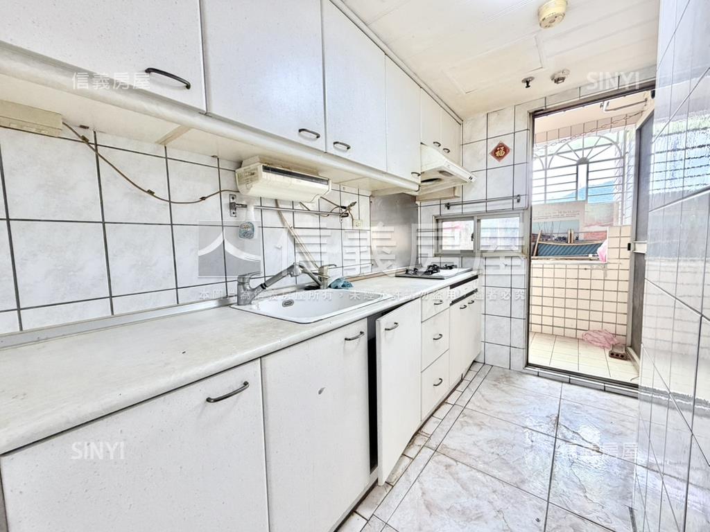 璞玉山水３房＋坡平車位房屋室內格局與周邊環境