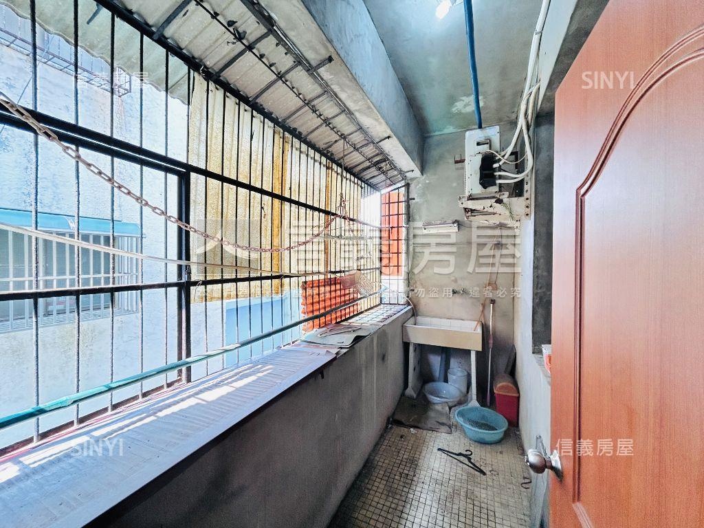 稀有釋出東區中興街公寓房屋室內格局與周邊環境