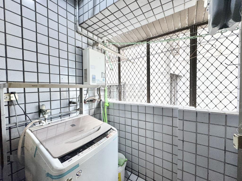 東方麒麟三房平面車位房屋室內格局與周邊環境