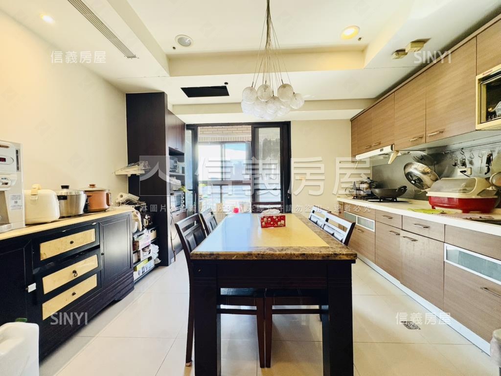 近捷運太子國寶四房雙車位房屋室內格局與周邊環境