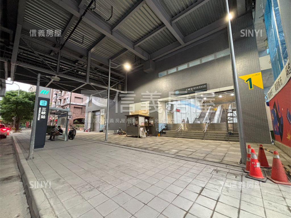 未來捷運站和風維也納三房房屋室內格局與周邊環境