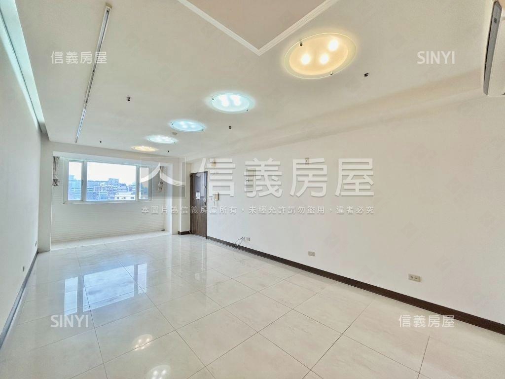雲冠天下稀有三房有車位房屋室內格局與周邊環境