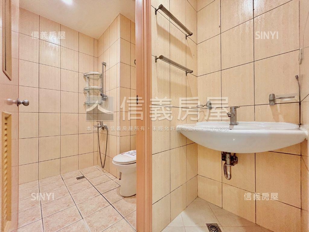 雲冠天下稀有三房有車位房屋室內格局與周邊環境
