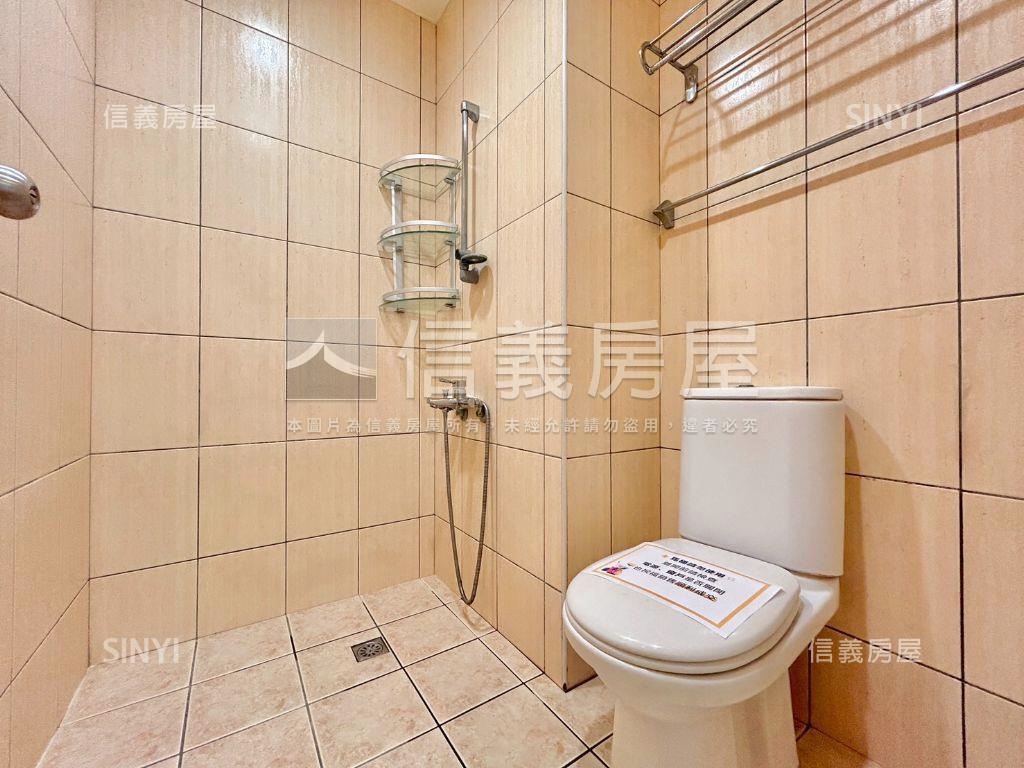 雲冠天下稀有三房有車位房屋室內格局與周邊環境