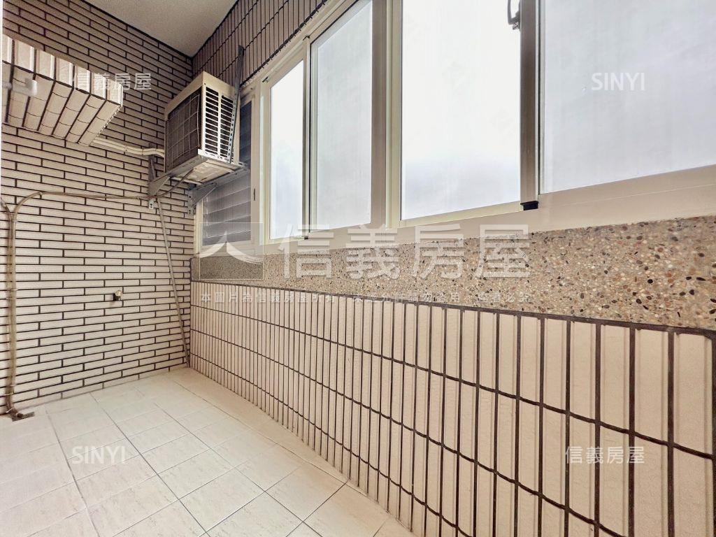 雲冠天下稀有三房有車位房屋室內格局與周邊環境